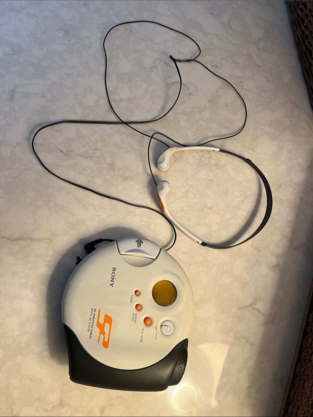 Sony CD Walkman portable D-SJ301 good working condition with headphones